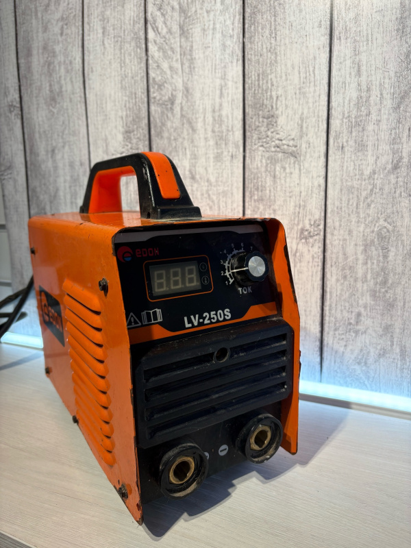 Сварочный аппарат - инвертор ММА Edon LV-250S