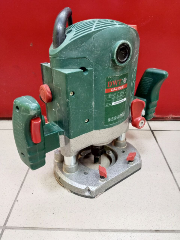 Фрезер DWT of-2100v