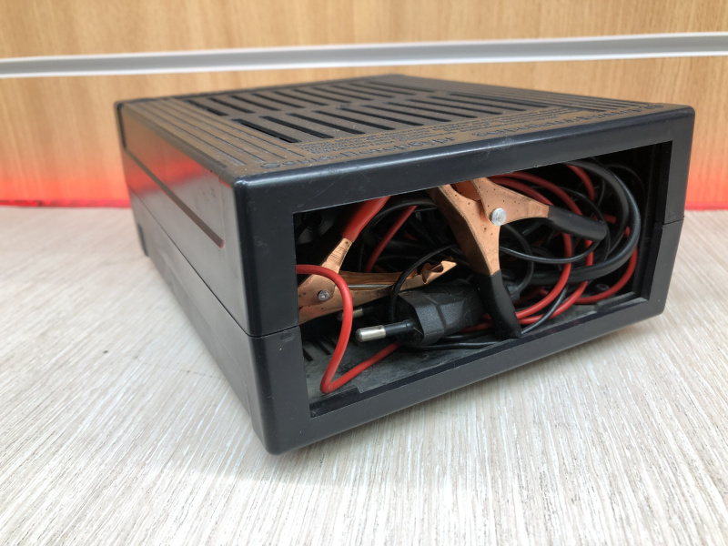 Авто аксессуар Пуско-зарядное устройство  Вымпел -