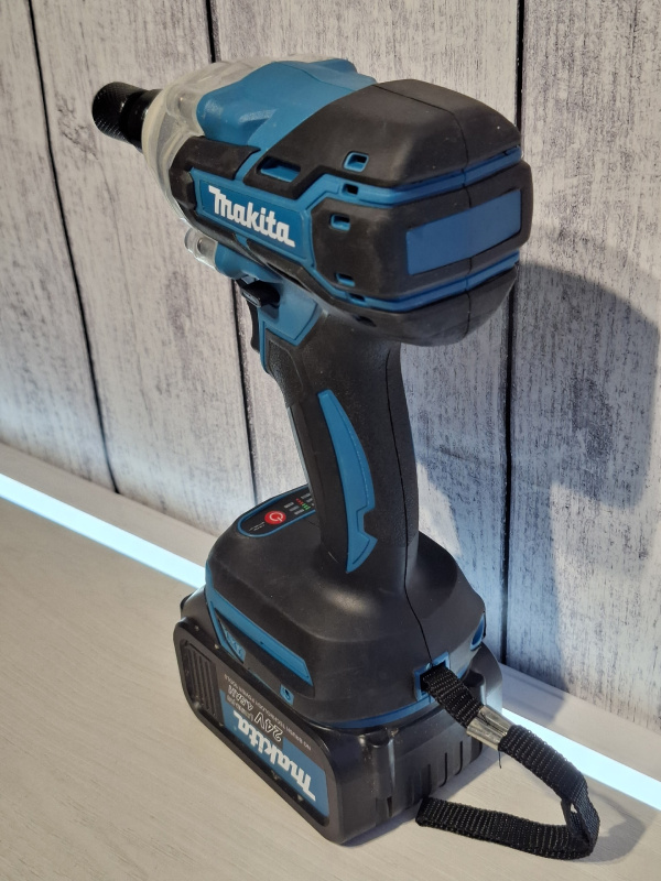 Гайковерт Makita 1
